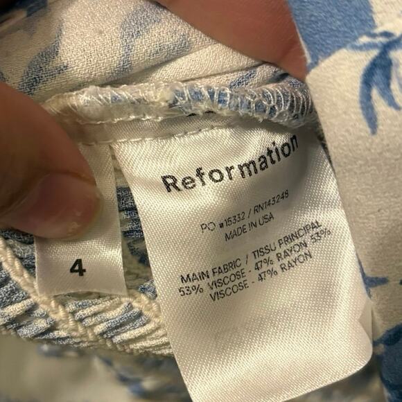 Reformation Blue White Floral Smocked Crop Reign Top Blouse Size 4 Small - Picture 5 of 9